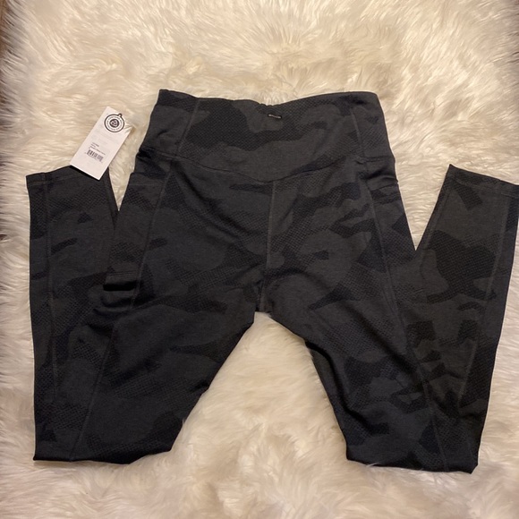 Mondetta Performace + Luxury leggings NWT Wintry Jaquard Black Camo size small - Picture 2 of 7